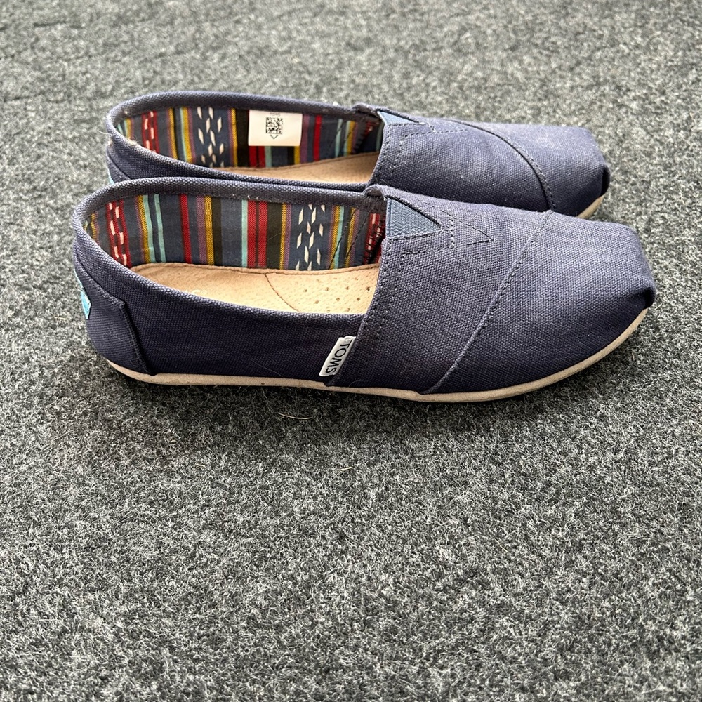 Toms Women's Classic Canvas Slip-On in Navy Blue
